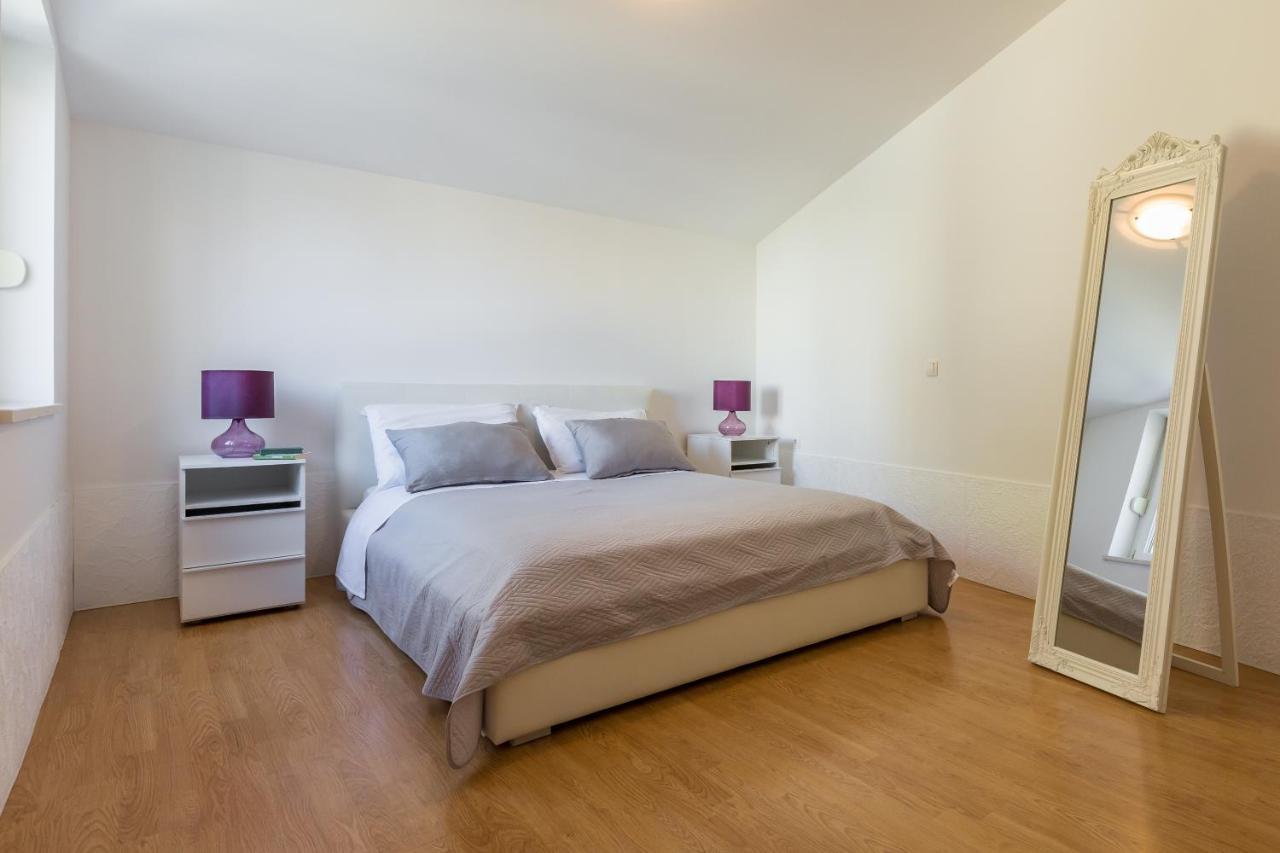 Modern Apartment *