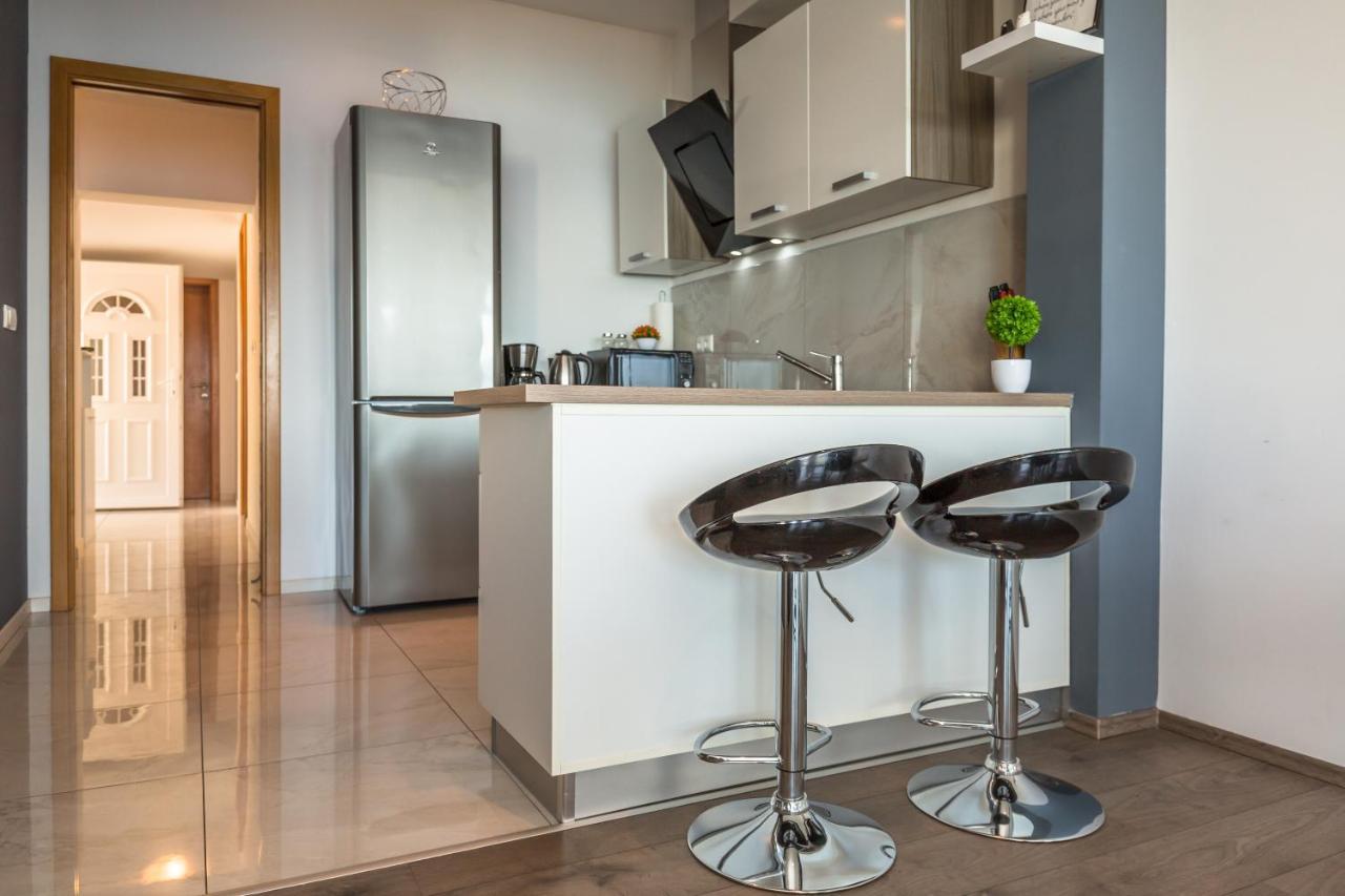 Modern Apartment *